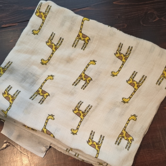 Giraffe Print Baby Swaddle - Picture 1 of 3